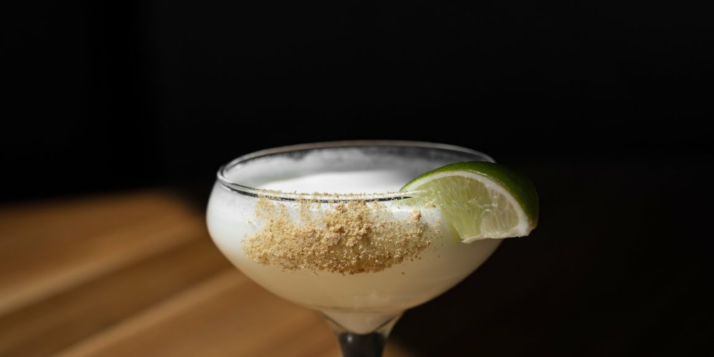 398837412 keylimemartini 02 1000x500