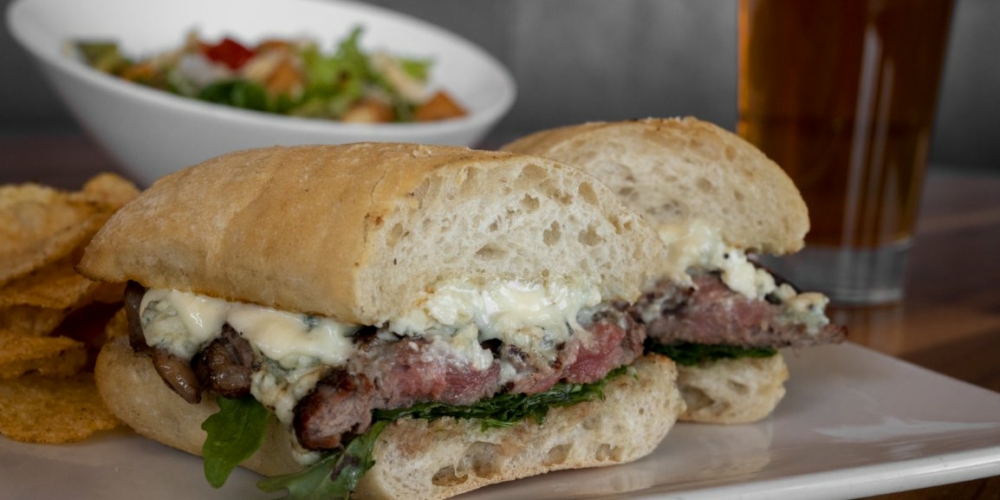 398837785 steaksandwich 02 1000x500